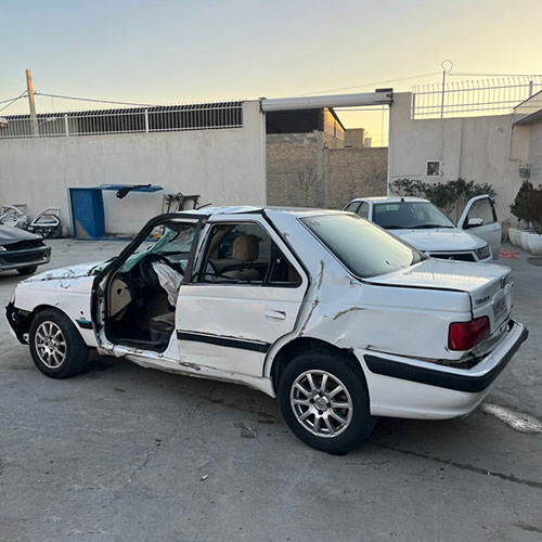 ماشین تصادفی پژو سفید