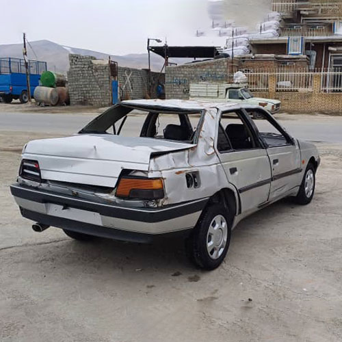 ماشین تصادفی پژو 405 نقره ای